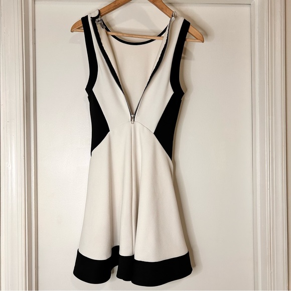 Bailey Blue Black/White Fit and Flair Dress - Size Small - Picture 5 of 8